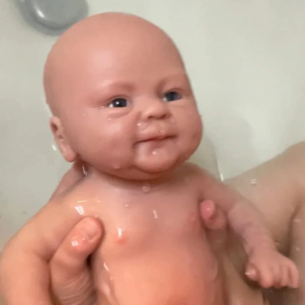 Boneco Bebê Reborn Brastoy Silicone Sólido 40cm Pode Tomar Banho Kit Acessórios Chupeta Fralda Mamadeira Pelúcia Certidão