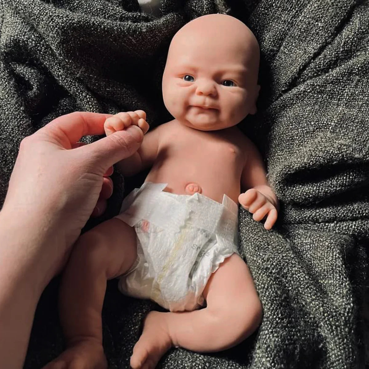Boneco Bebê Reborn Brastoy Silicone Sólido 40cm Pode Tomar Banho Kit Acessórios Chupeta Fralda Mamadeira Pelúcia Certidão