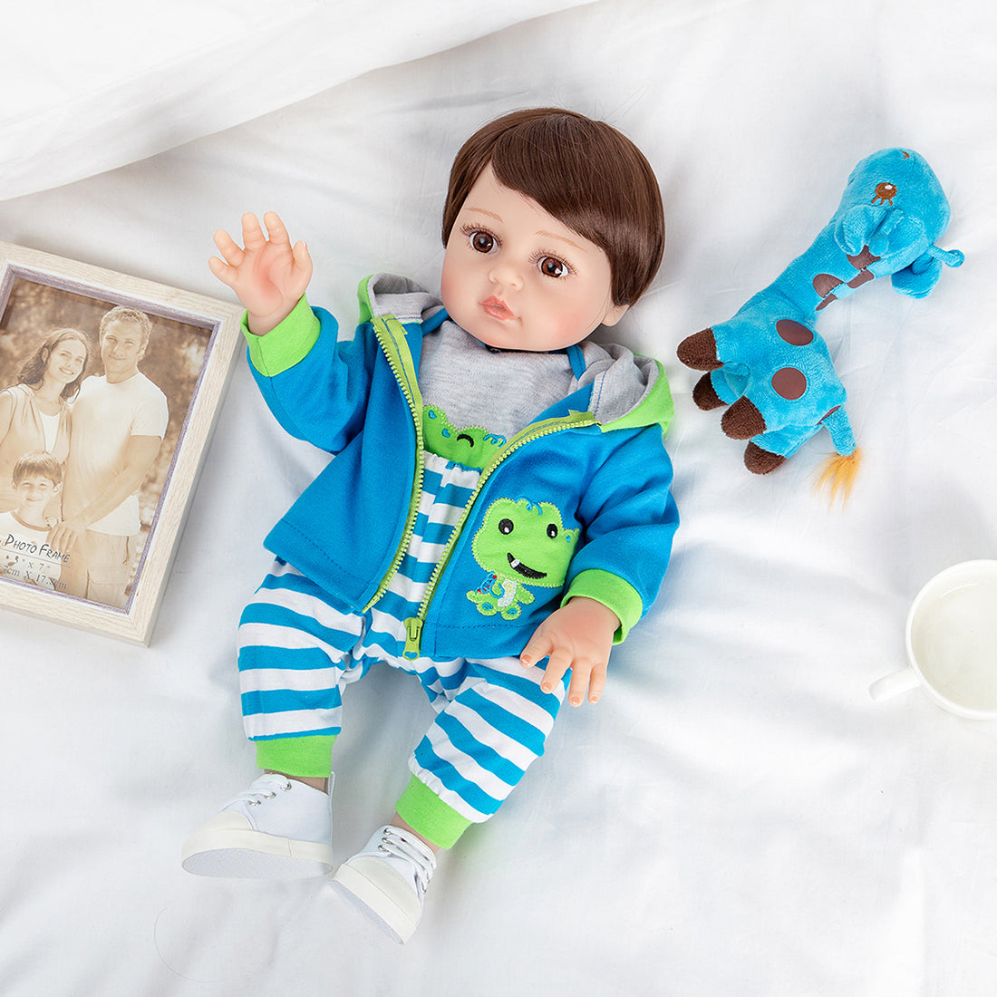 Boneco Bebê Reborn Silicone 48cm Conjunto de Roupa Mamadeira Chupeta Pelucia Brastoy