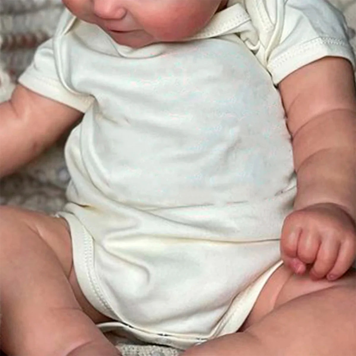 Boneca Bebê Reborn Realista Silicone Conjunto de Roupa Chupeta Mamadeira e Pelúcia Pode Dar Banho Roupa