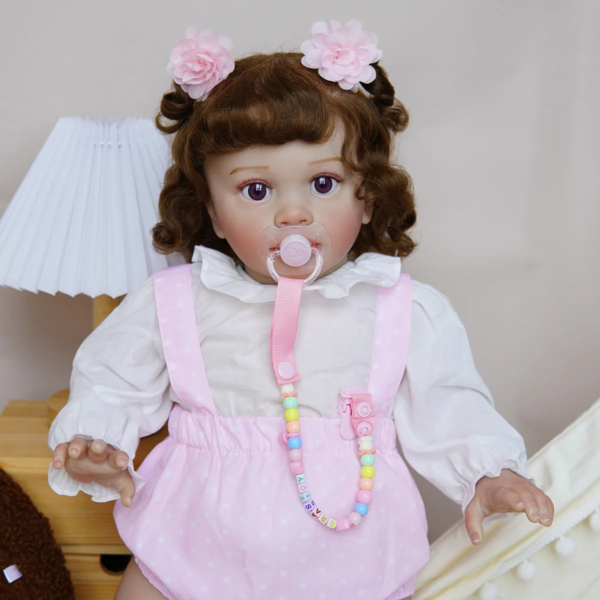 Boneca Bebê Reborn Corpo de Tecido 65cm Conjunto de Roupa Mamadeira Chupeta Brastoy