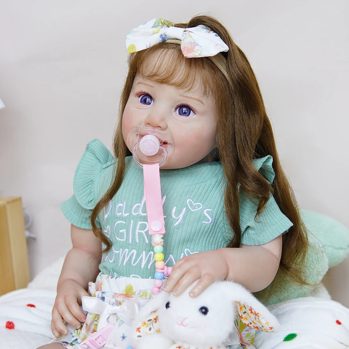 Boneca Bebê Reborn Corpo de Tecido 65cm Conjunto de Roupa Mamadeira Chupeta Brastoy