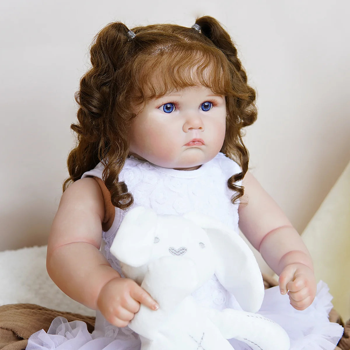 Boneca Bebê Reborn Corpo de Tecido 60cm Conjunto de Roupa Mamadeira Chupeta Brastoy