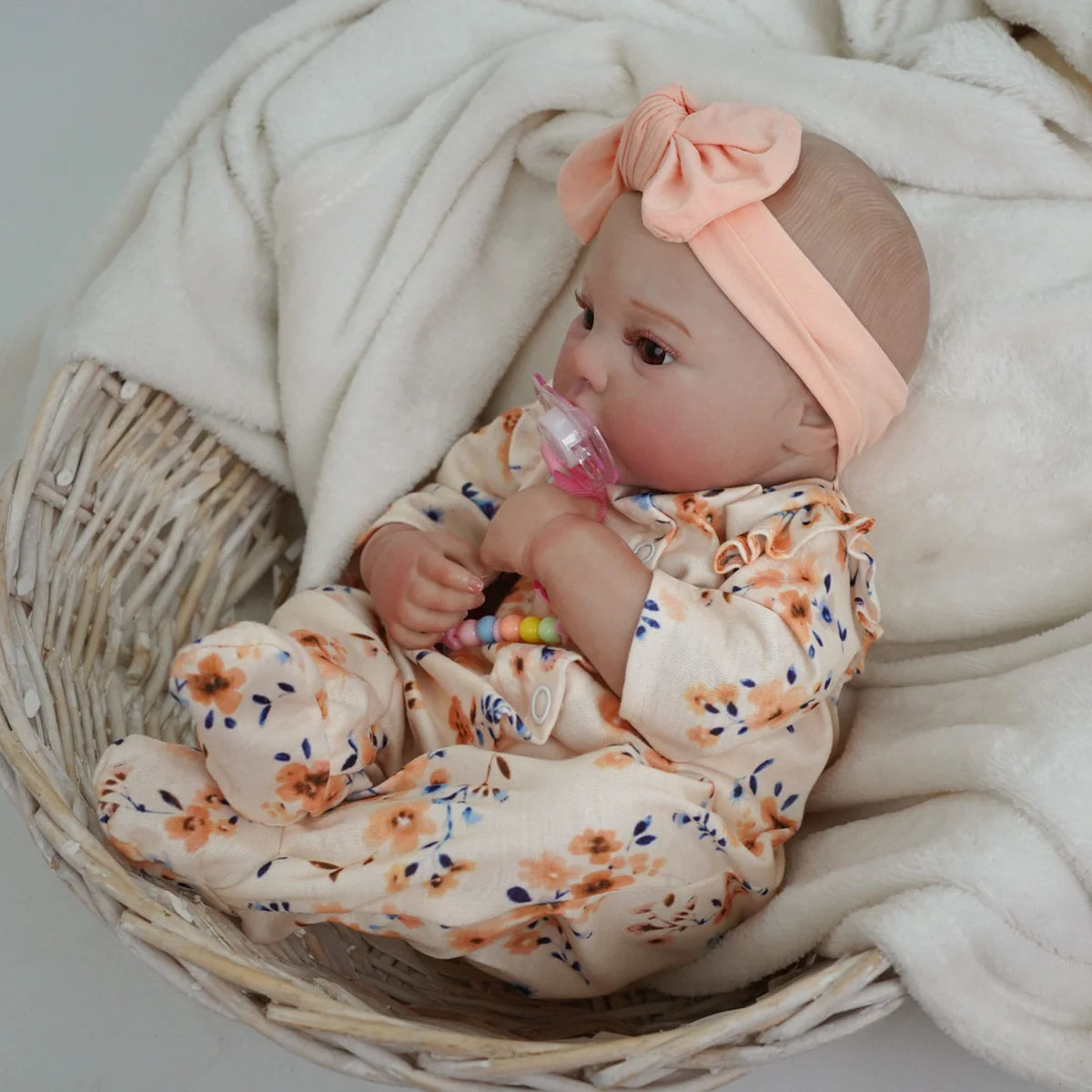 Boneca Bebê Reborn Realista Brastoy Original 48cm Silicone Kit Conjunto de Roupa Mamadeira Chupeta Certidão Fralda e Pelúcia