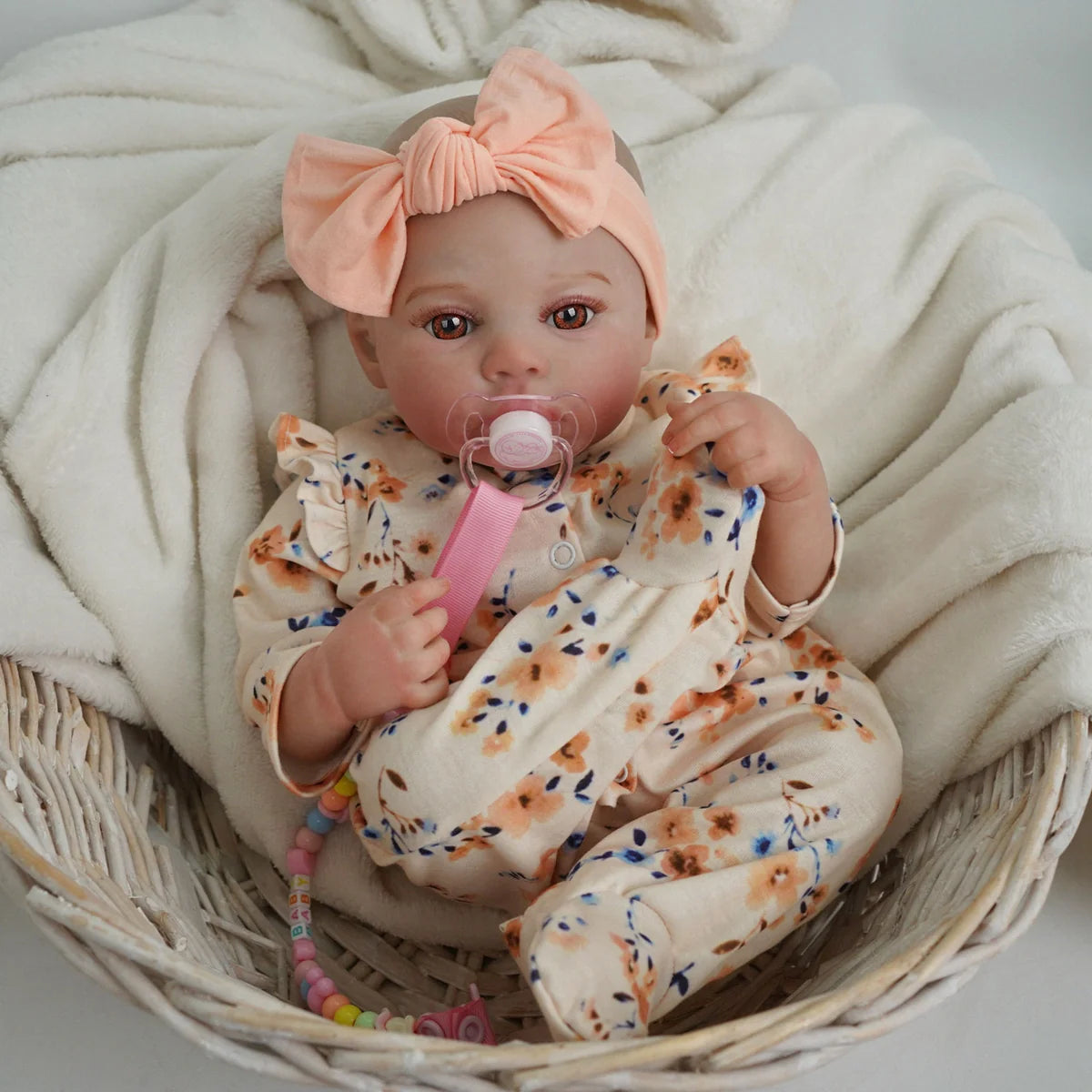 Boneca Bebê Reborn Realista Brastoy Original 48cm Silicone Kit Conjunto de Roupa Mamadeira Chupeta Certidão Fralda e Pelúcia