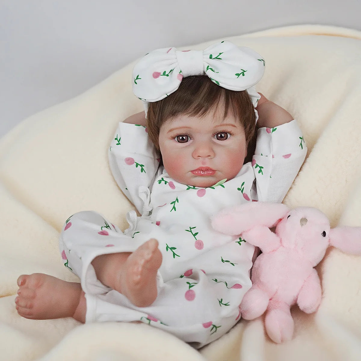 Boneca Bebê Reborn Silicone Realista 48cm Original Kit Acessórios Conjunto Roupa Mamadeira Chupeta Pelúcia Fralda Certidão