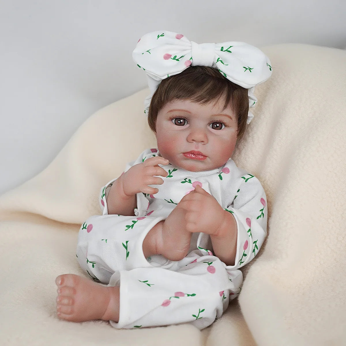 Boneca Bebê Reborn Silicone Realista 48cm Original Kit Acessórios Conjunto Roupa Mamadeira Chupeta Pelúcia Fralda Certidão