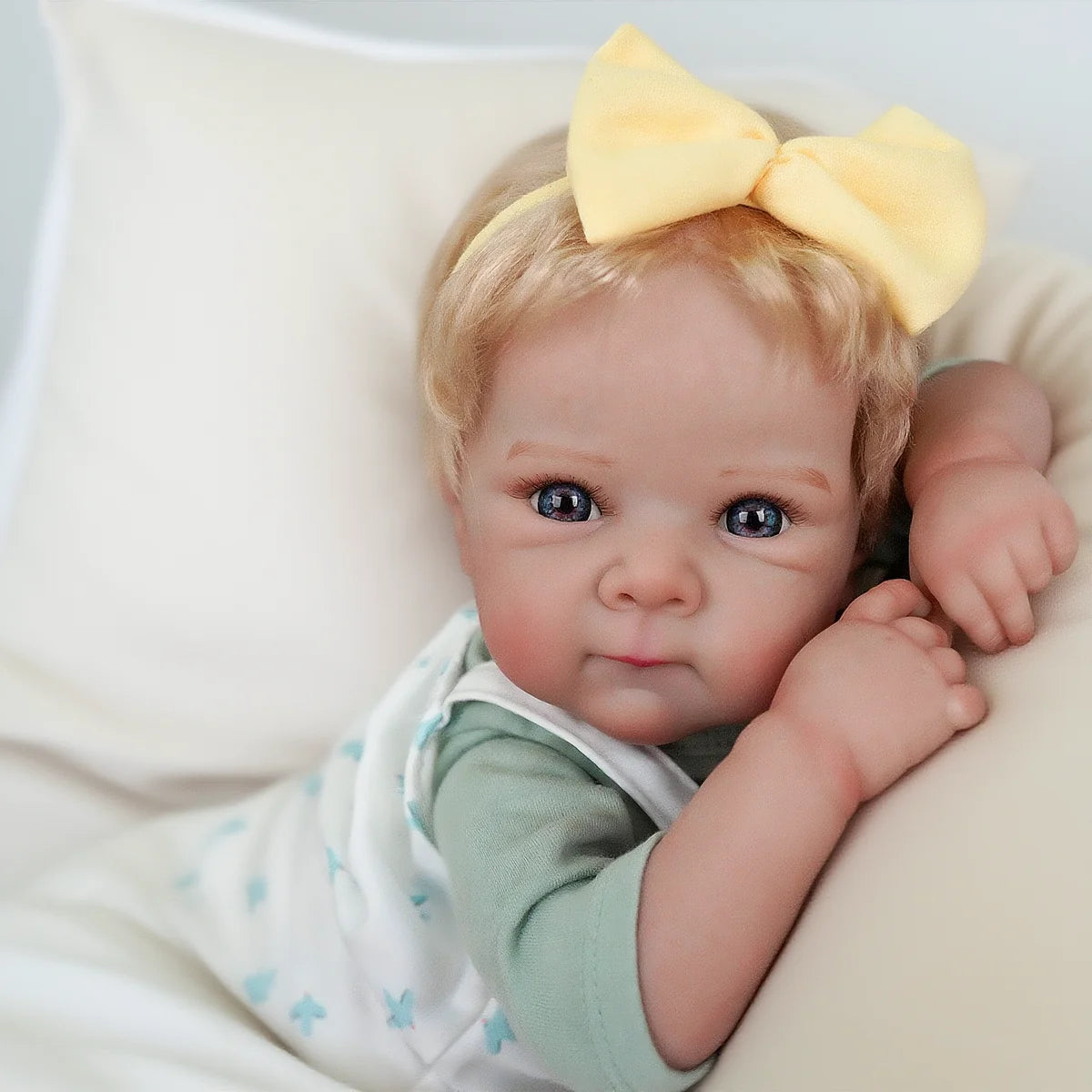 Boneca Bebê Reborn Silicone Realista 48cm Original Kit Acessórios Conjunto Roupa Mamadeira Chupeta Pelúcia Fralda Certidão