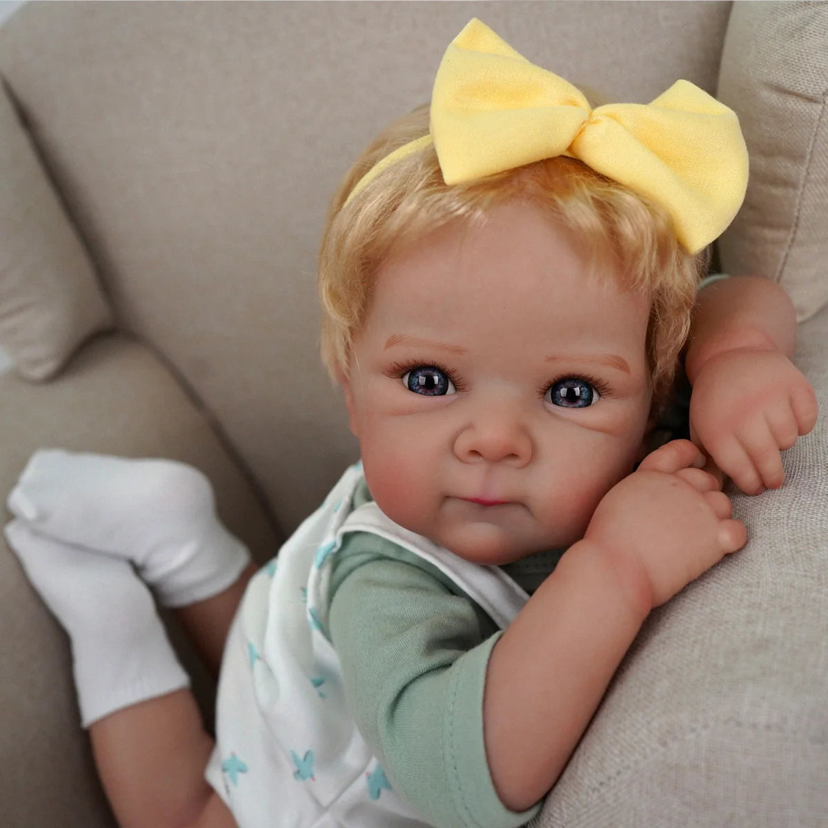 Boneca Bebê Reborn Silicone Realista 48cm Original Kit Acessórios Conjunto Roupa Mamadeira Chupeta Pelúcia Fralda Certidão