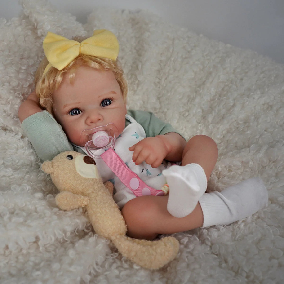 Boneca Bebê Reborn Silicone Realista 48cm Original Kit Acessórios Conjunto Roupa Mamadeira Chupeta Pelúcia Fralda Certidão