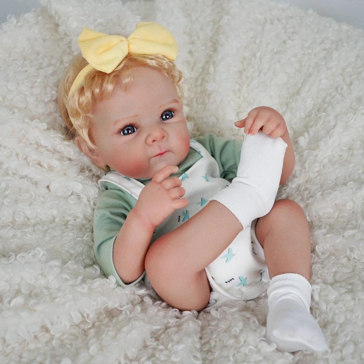 Boneca Bebê Reborn Silicone Realista 48cm Original Kit Acessórios Conjunto Roupa Mamadeira Chupeta Pelúcia Fralda Certidão