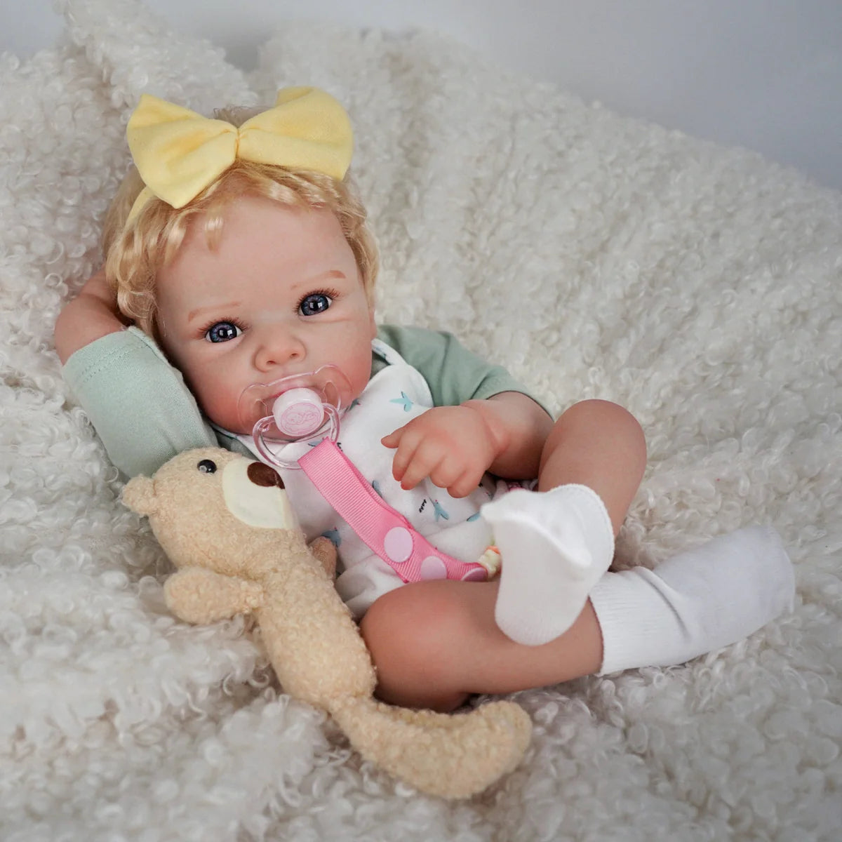 Boneca Bebê Reborn Silicone Realista 48cm Original Kit Acessórios Conjunto Roupa Mamadeira Chupeta Pelúcia Fralda Certidão