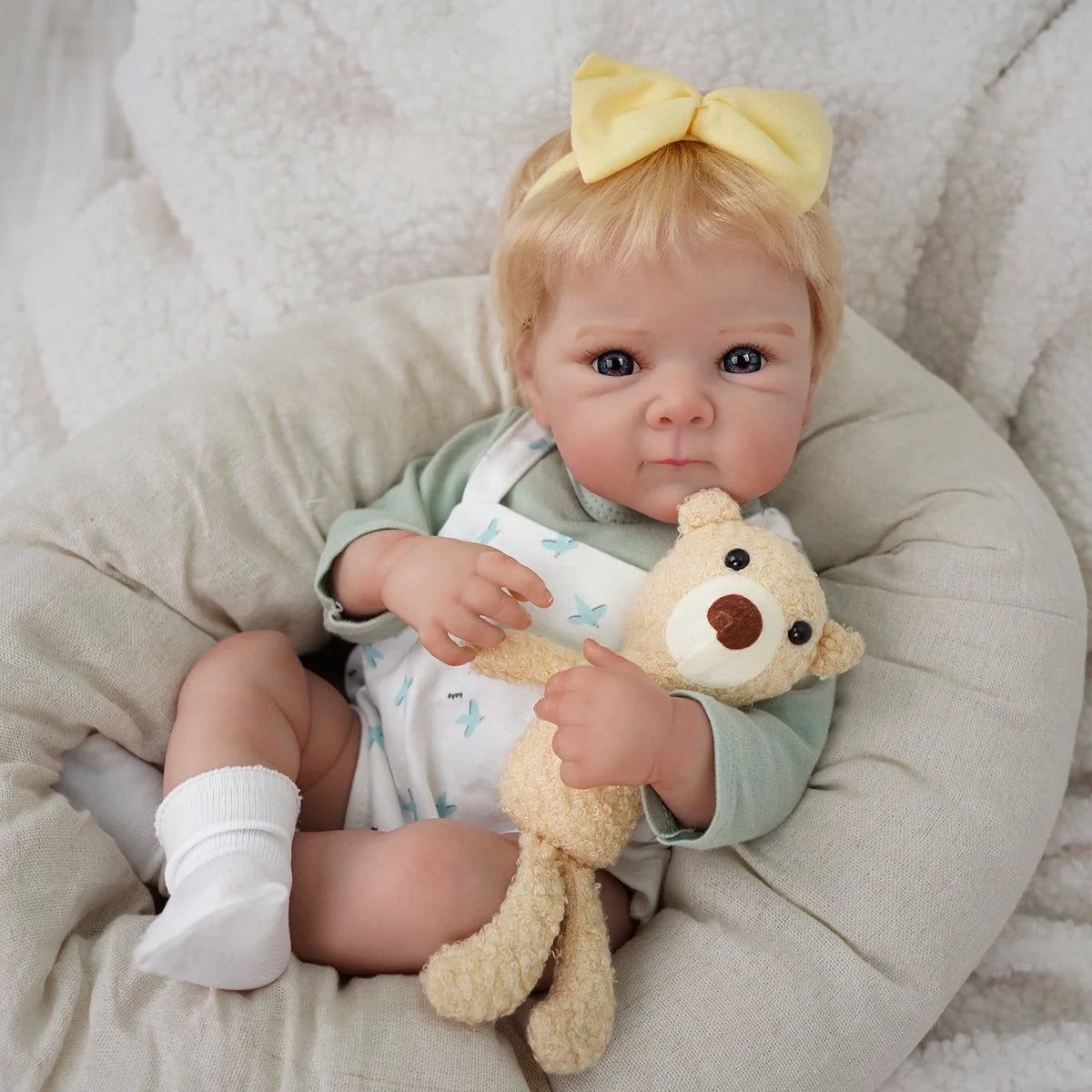 Boneca Bebê Reborn Silicone Realista 48cm Original Kit Acessórios Conjunto Roupa Mamadeira Chupeta Pelúcia Fralda Certidão