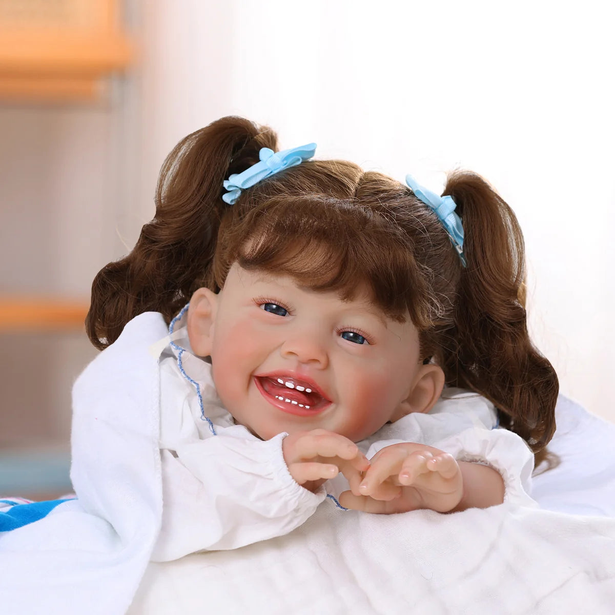 Boneca Bebê Reborn Brastoy Realista 60cm Silicone Conjunto de Roupa Chupeta Mamadeira Fralda Certidão e Pelúcia