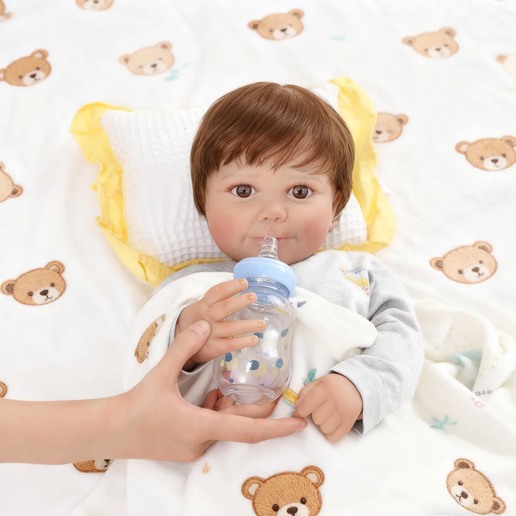 Bebê Reborn Boneco Corpo de silicone Pode Dar Banho 60cm Conjunto de Roupa Chupeta Mamadeira Certidão Fralda e Pelúcia Brastoy