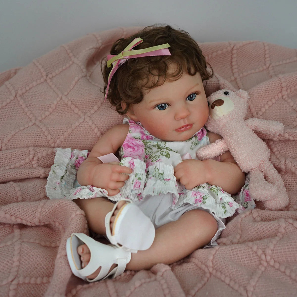 Bebê Reborn Boneca Corpo de silicone Pode Dar Banho 48cm Conjunto de Roupa Chupeta Mamadeira Fralda Certidão e Pelúcia Brastoy