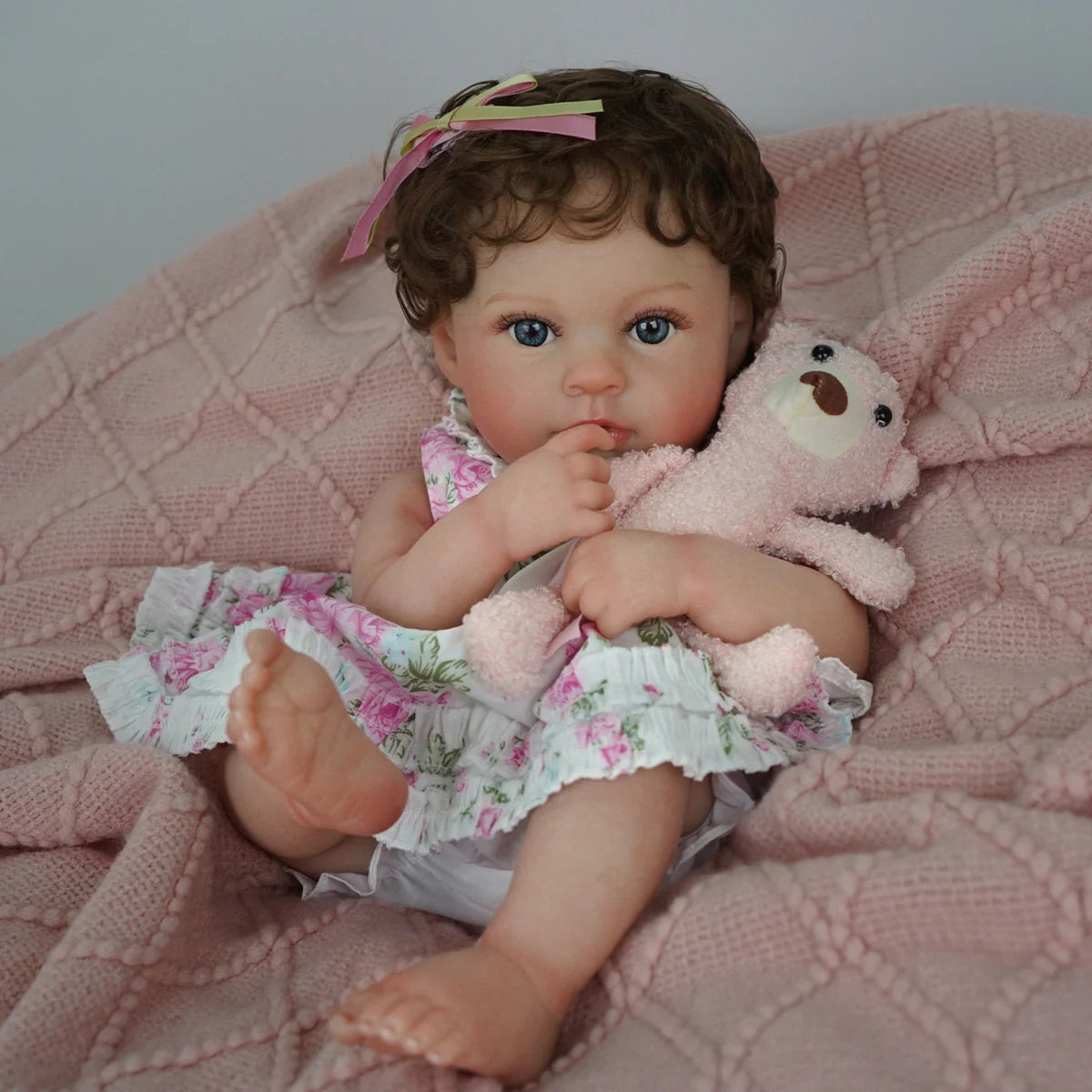 Bebê Reborn Boneca Corpo de silicone Pode Dar Banho 48cm Conjunto de Roupa Chupeta Mamadeira Fralda Certidão e Pelúcia Brastoy
