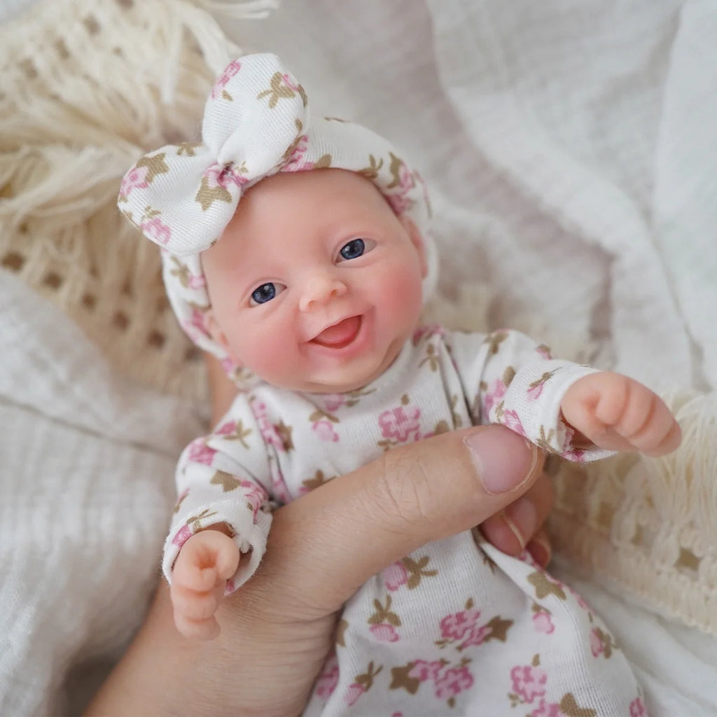 Boneca Bebê Reborn Silicone Sólido 20cm Menina Olho Azul