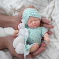 Boneca Bebê Reborn Brastoy Realista Silicone 20cm Conjunto de Roupa Mamadeira e Pelúcia Pode Dar Banho Roupa