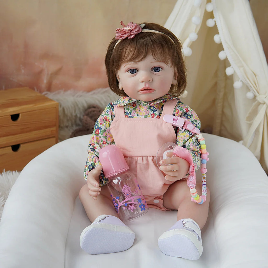 Boneca Bebê Reborn Brastoy Realista Silicone 55cm Conjunto de Roupa Chupeta Mamadeira e Pelúcia Pode Dar Banho Roupa