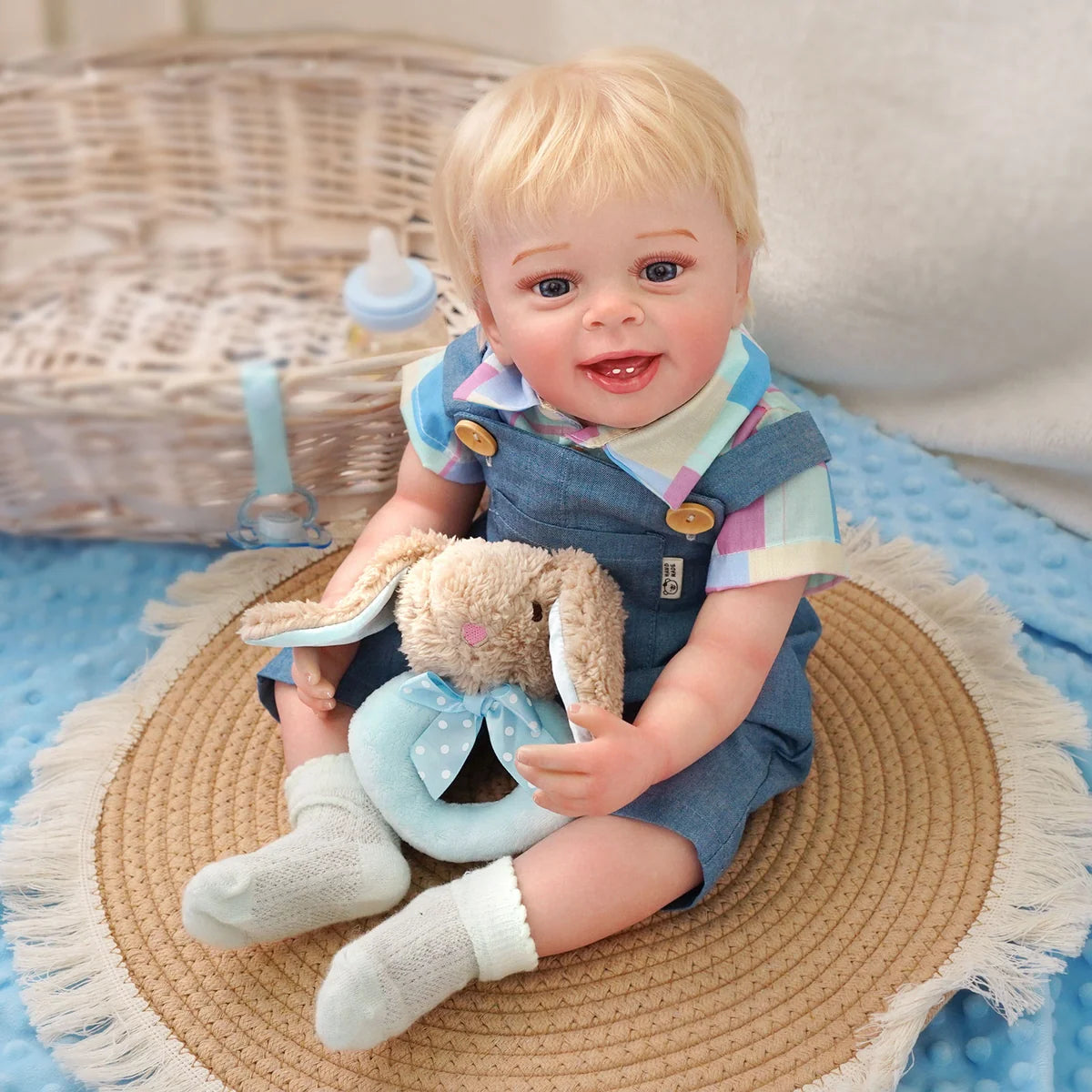 Boneco Bebê Reborn Brastoy Realista Silicone 55cm Conjunto de Roupa Chupeta Mamadeira e Pelúcia Pode Dar Banho Roupa