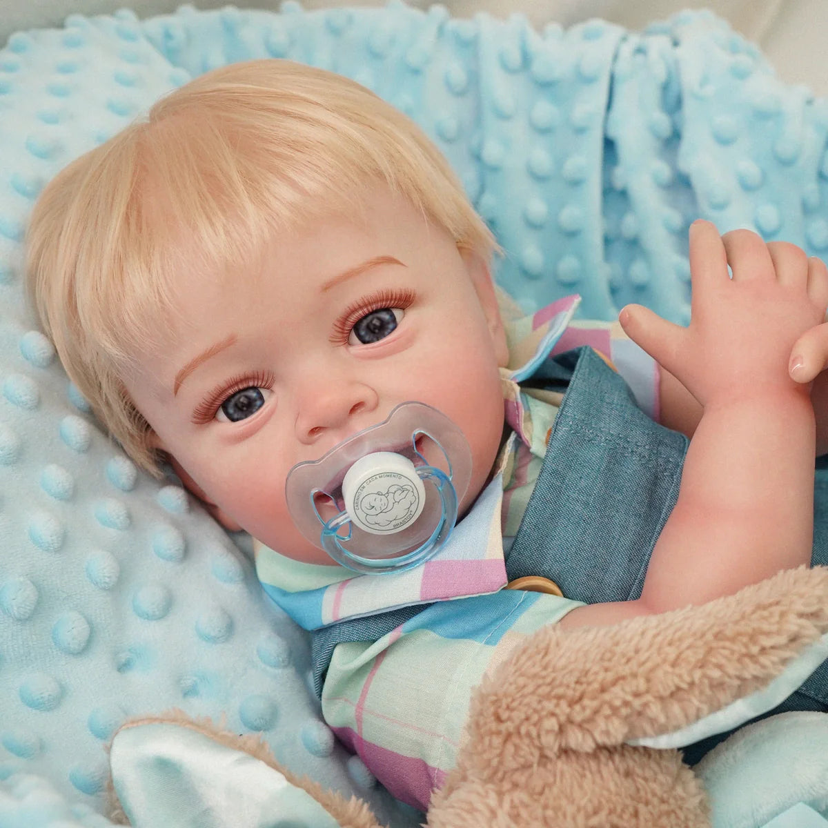 Boneco Bebê Reborn Brastoy Realista Silicone 55cm Conjunto de Roupa Chupeta Mamadeira e Pelúcia Pode Dar Banho Roupa