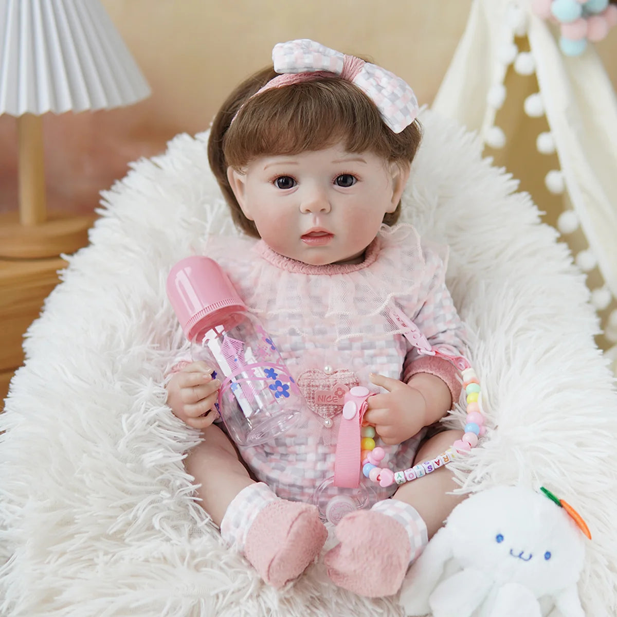 Boneca Bebê Reborn Brastoy Realista Silicone 48cm Conjunto de Roupa Chupeta Mamadeira e Pelúcia Pode Dar Banho Roupa