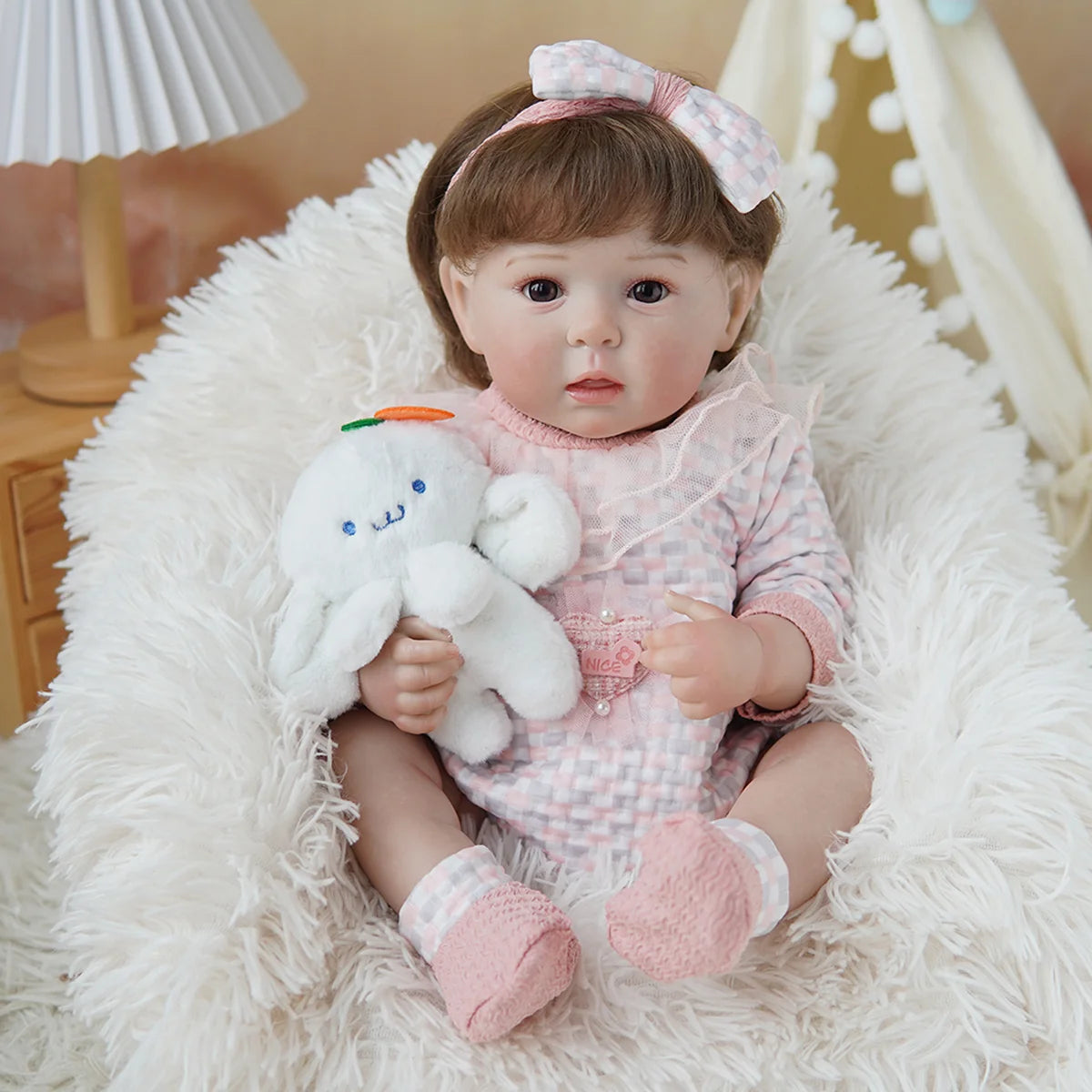 Boneca Bebê Reborn Brastoy Realista Silicone 48cm Conjunto de Roupa Chupeta Mamadeira e Pelúcia Pode Dar Banho Roupa