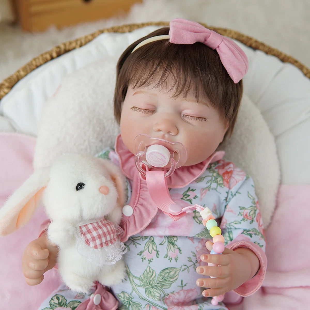 Boneca Bebê Reborn Brastoy Realista Silicone 48cm Conjunto de Roupa Chupeta Mamadeira e Pelúcia Pode Dar Banho Roupa