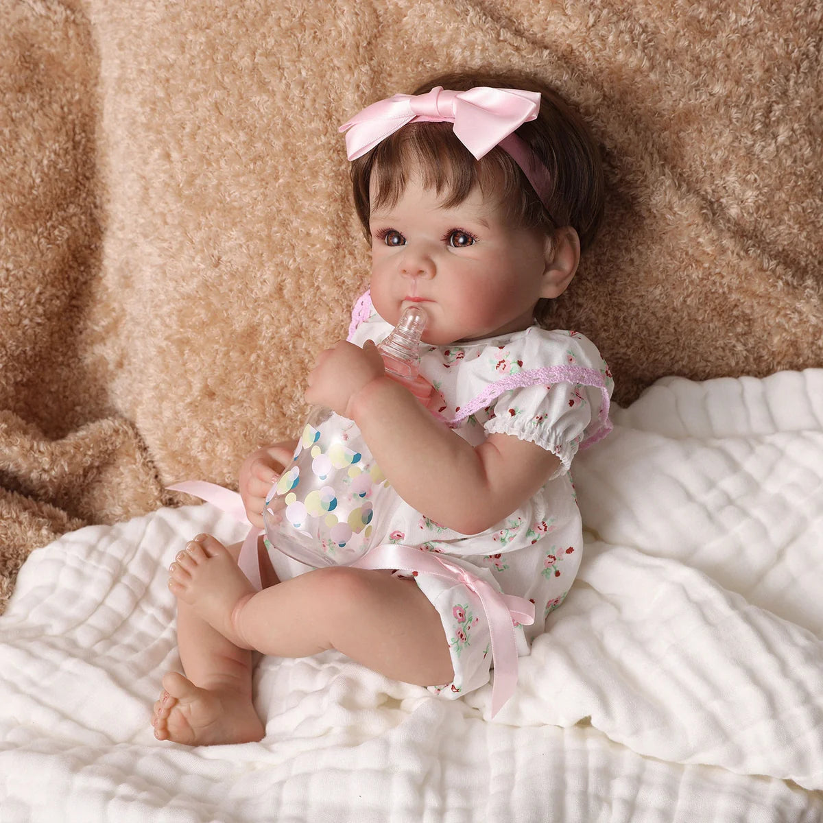 Boneca Bebê Reborn Realista Brastoy Original 48 cm Silicone Kit Conjunto de Roupa Mamadeira Chupeta Certidão Fralda e Pelúcia