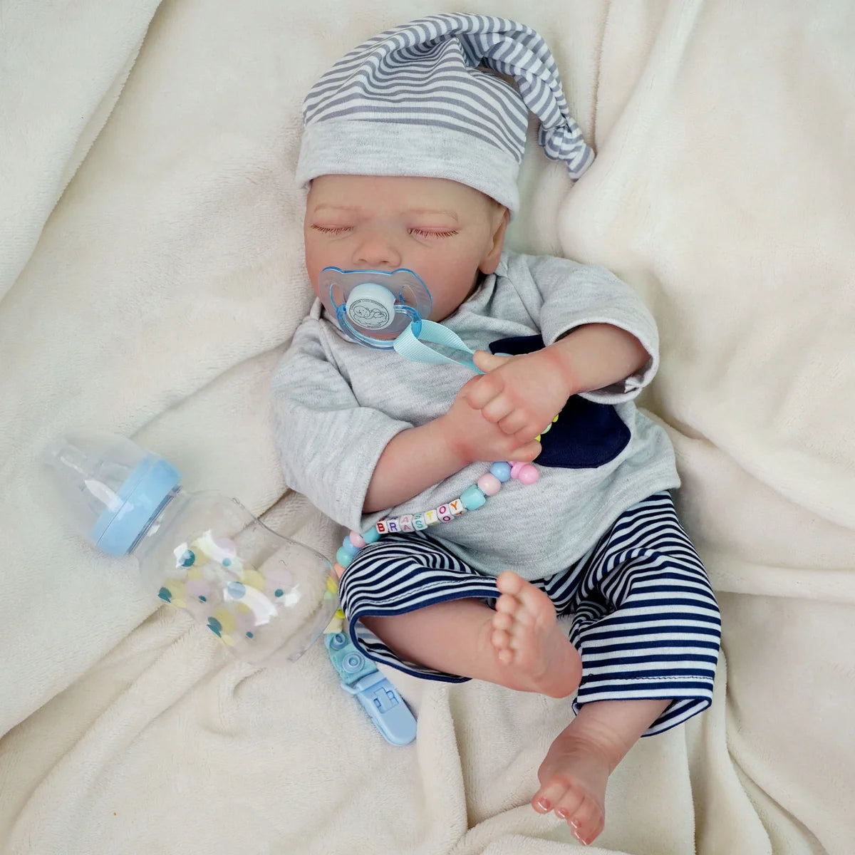 Boneco Bebê Reborn Brastoy Realista Silicone 48cm Conjunto de Roupa Chupeta Mamadeira e Pelúcia Pode Dar Banho Roupa