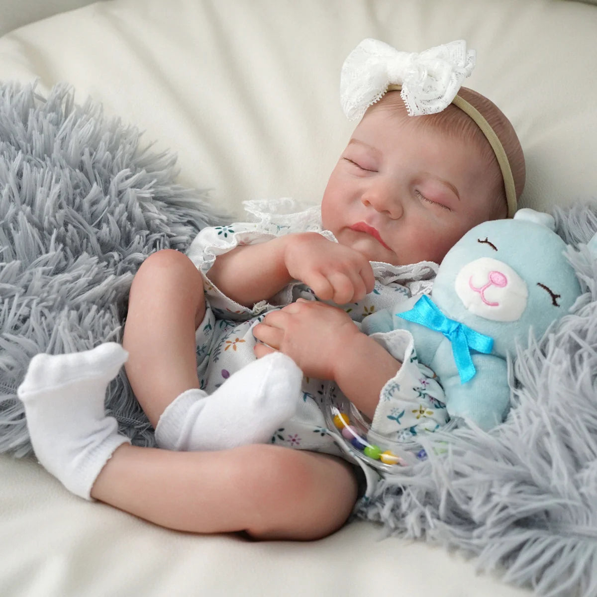 Boneca Bebê Reborn Brastoy Realista Silicone 48cm Conjunto de Roupa Chupeta Mamadeira e Pelúcia Pode Dar Banho Roupa