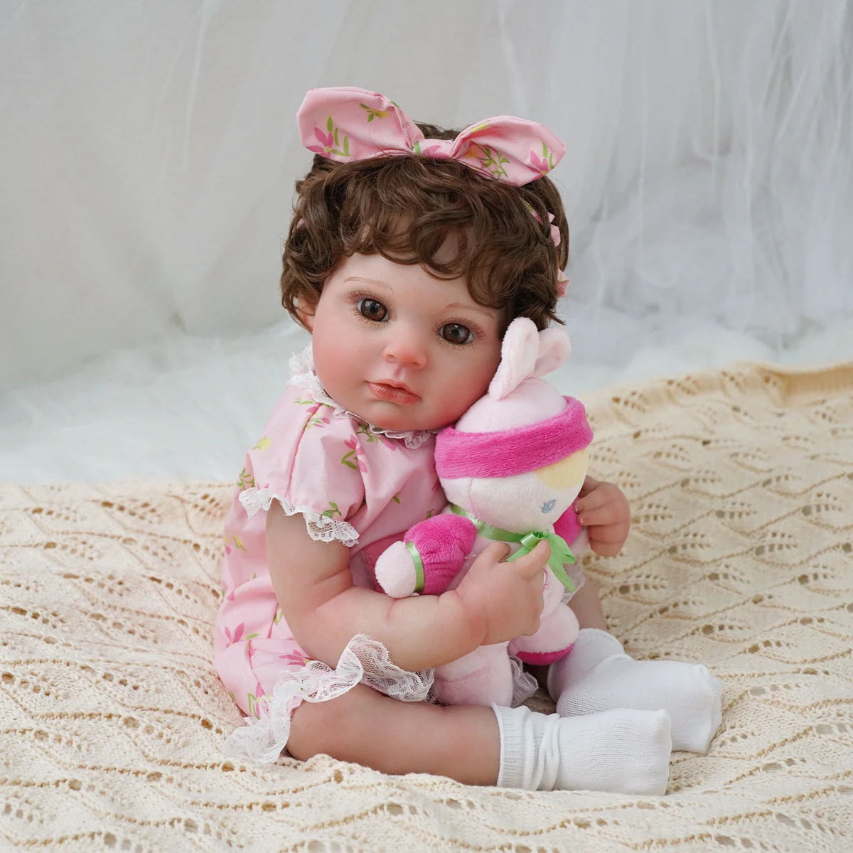 Boneca Bebê Reborn Brastoy Realista Silicone 48cm Conjunto de Roupa Chupeta Mamadeira e Pelúcia Pode Dar Banho Roupa