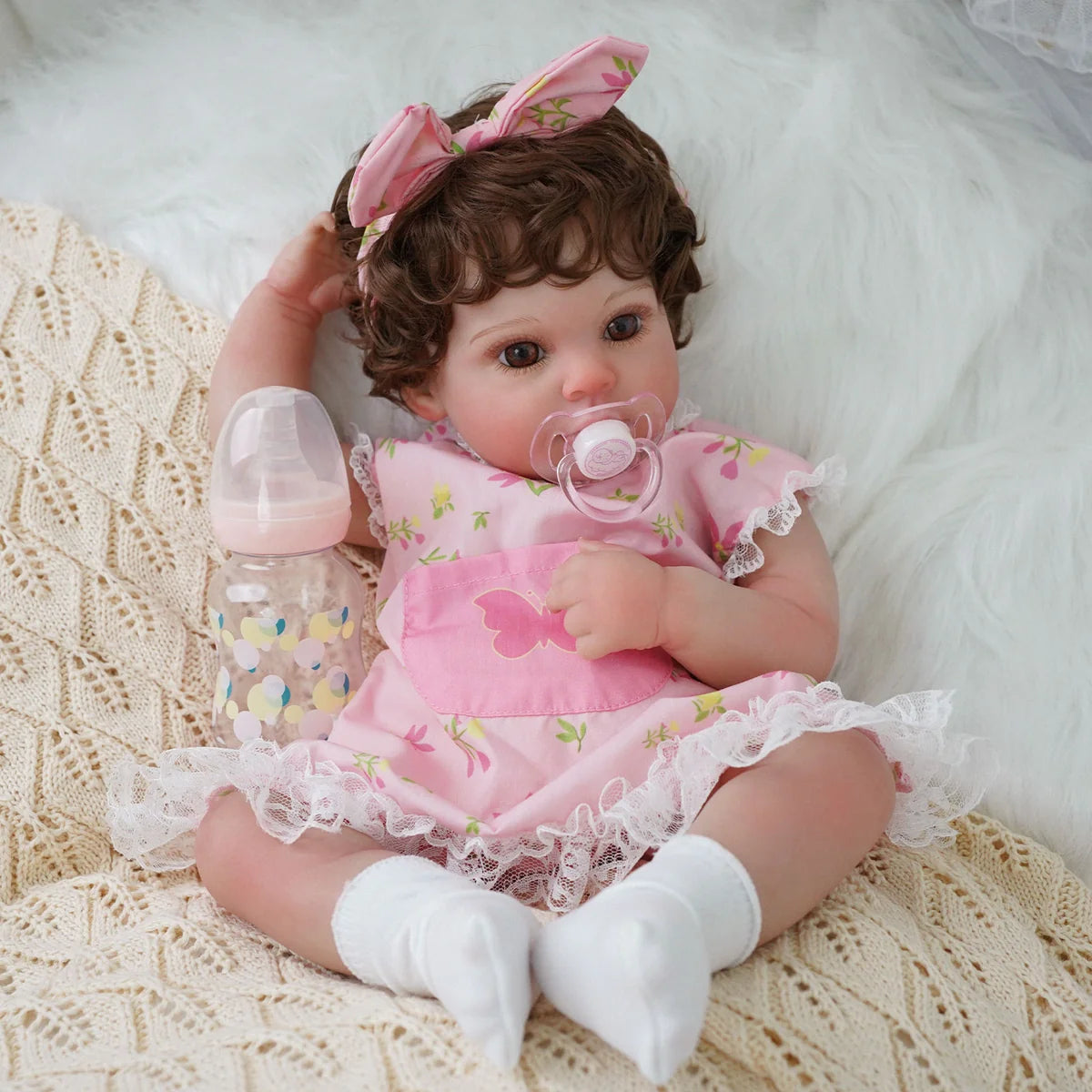 Boneca Bebê Reborn Brastoy Realista Silicone 48cm Conjunto de Roupa Chupeta Mamadeira e Pelúcia Pode Dar Banho Roupa