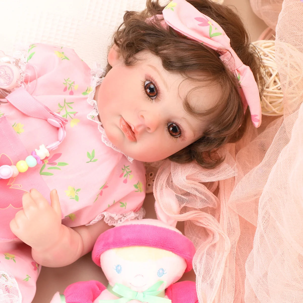 Boneca Bebê Reborn Brastoy Realista Silicone 48cm Conjunto de Roupa Chupeta Mamadeira e Pelúcia Pode Dar Banho Roupa