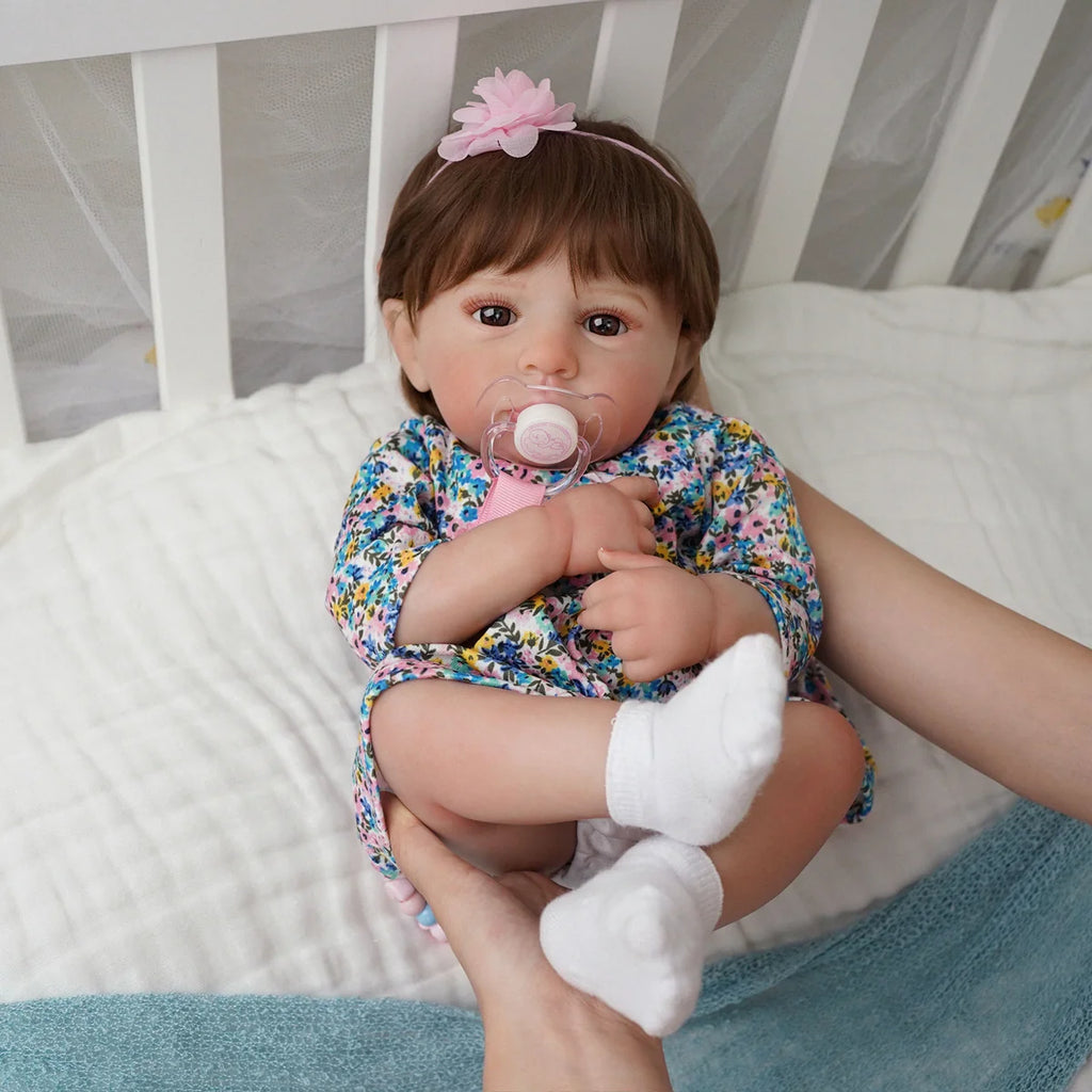 Boneca Bebê Reborn Brastoy Realista Silicone 48cm Conjunto de Roupa Chupeta Mamadeira e Pelúcia Pode Dar Banho Roupa