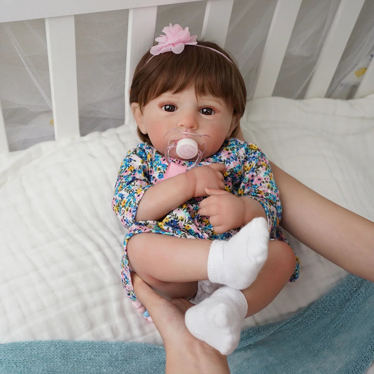 Boneca Bebê Reborn Brastoy Realista Silicone 48cm Conjunto de Roupa Chupeta Mamadeira e Pelúcia Pode Dar Banho Roupa