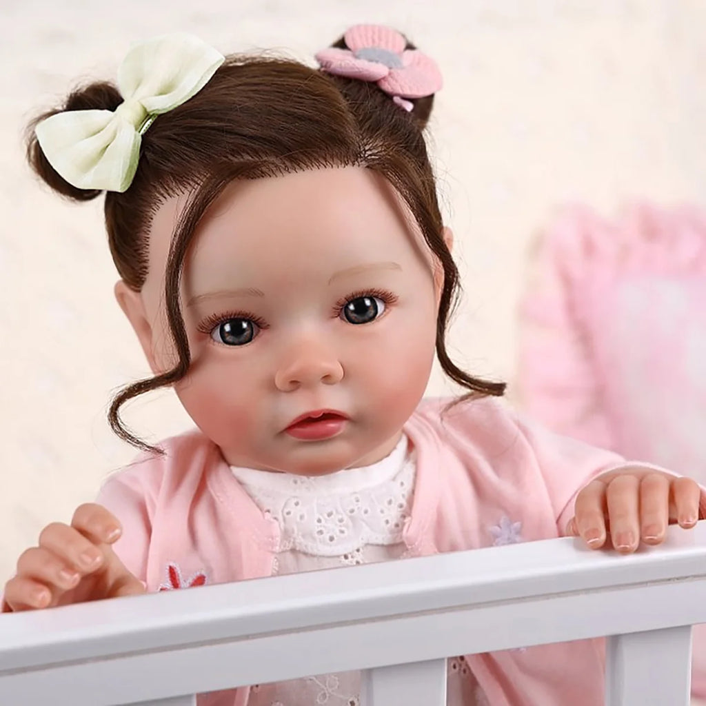 Boneca Bebê Reborn Brastoy Realista Silicone 48cm Conjunto de Roupa Chupeta Mamadeira Certidão Fralda e Pelúcia Pode Dar Banho Roupa