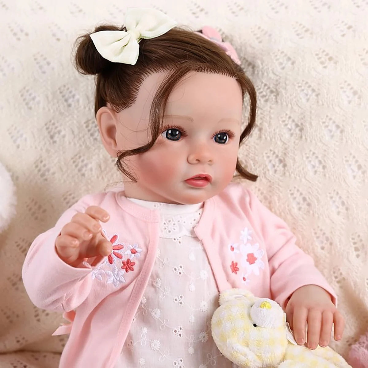 Boneca Bebê Reborn Brastoy Realista Silicone 48cm Conjunto de Roupa Chupeta Mamadeira Certidão Fralda e Pelúcia Pode Dar Banho Roupa