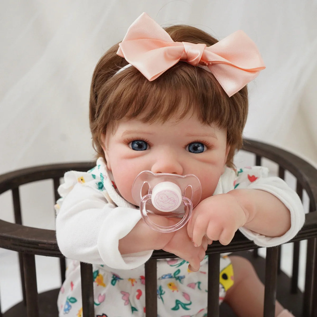 Bebê Reborn Boneca Corpo de silicone Pode Dar Banho 48cm Conjunto de Roupa Chupeta Mamadeira Fralda Certidão e Pelúcia Brastoy