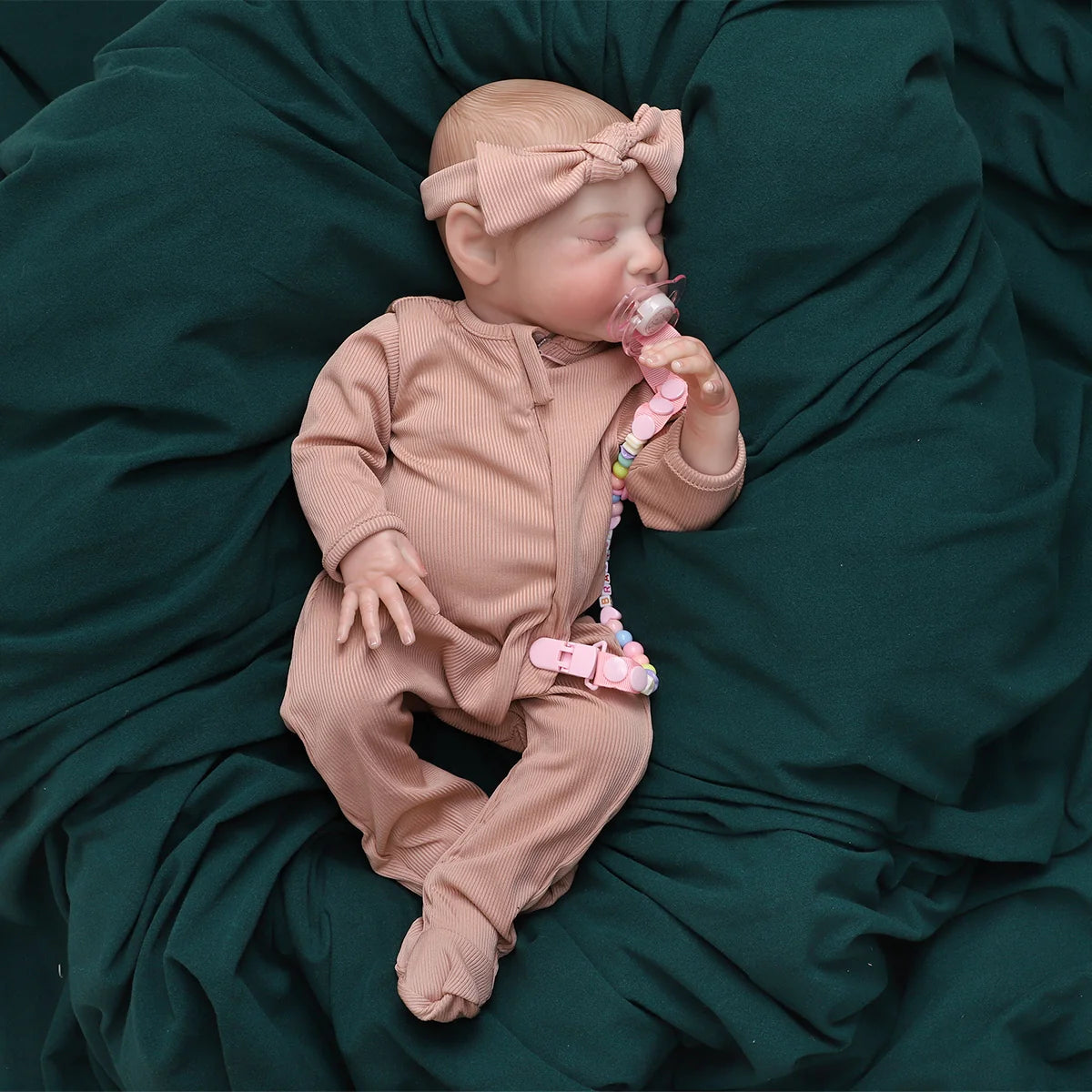 Boneca Bebê Reborn Brastoy Realista Silicone 48cm Conjunto de Roupa Chupeta Mamadeira Fralda Certidão e Pelúcia Pode Dar Banho Roupa
