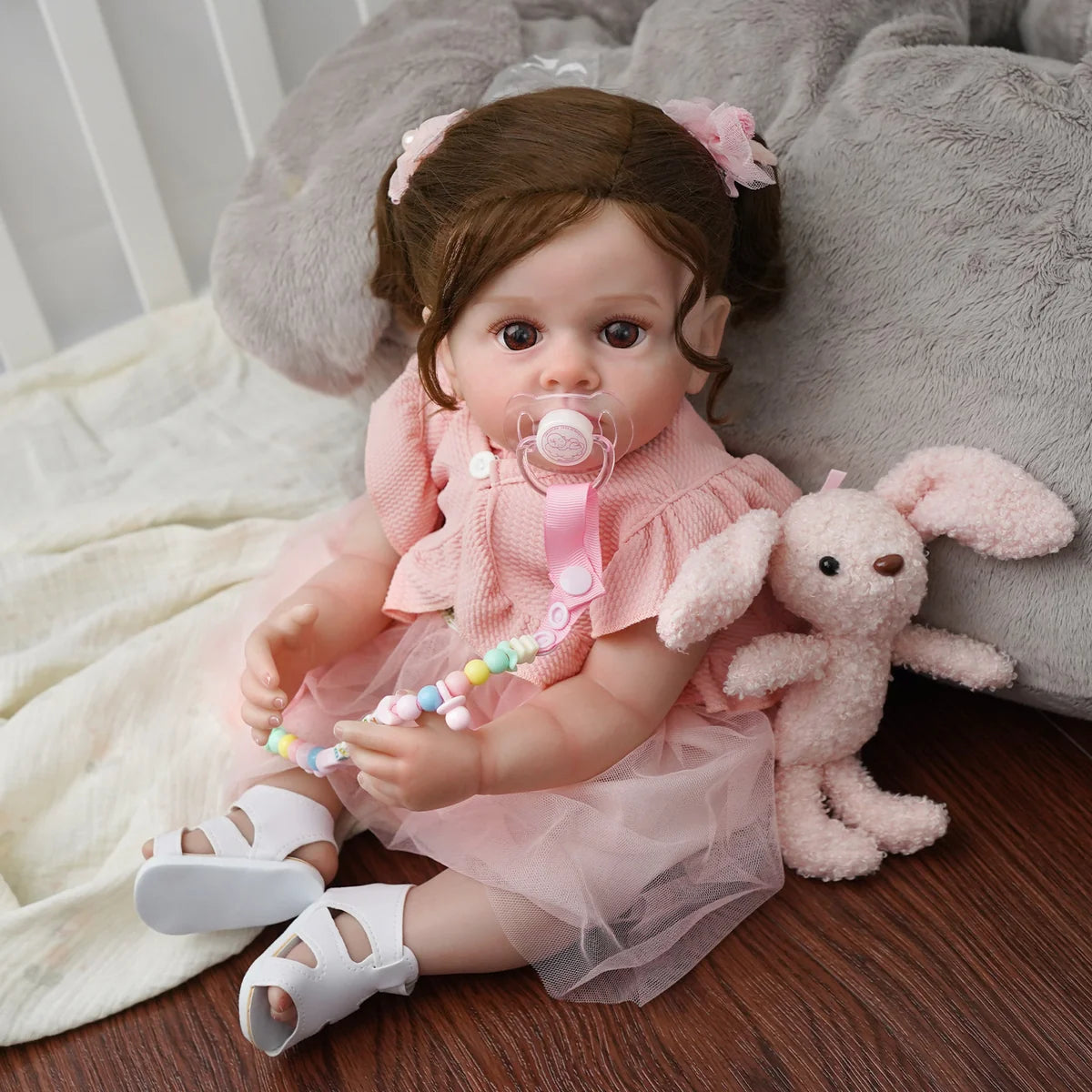 Boneca Bebê Reborn Silicone 55cm Menina Olho Castanho Vestido rosa com Acessórios Brastoy