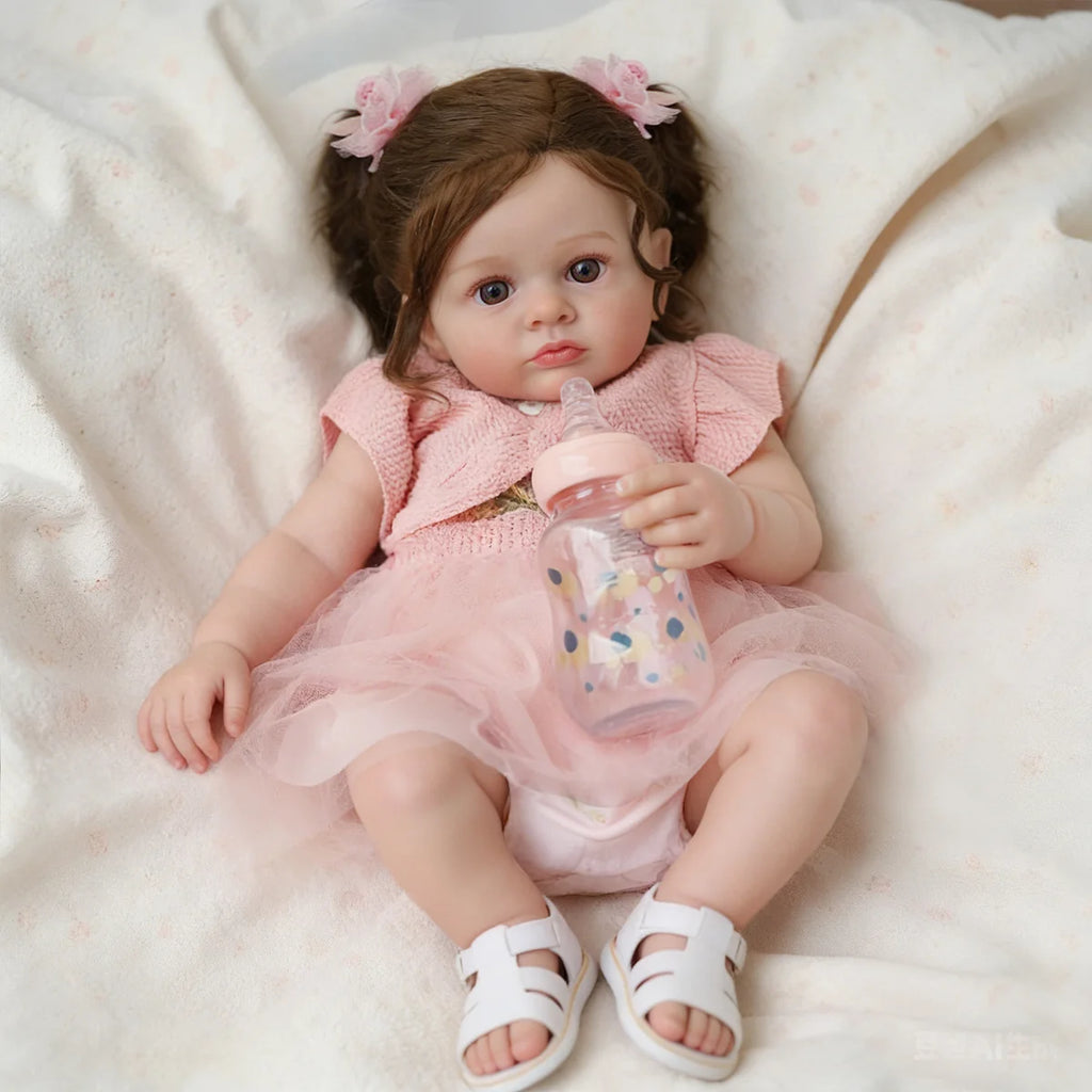 Boneca Bebê Reborn Silicone 55cm Menina Olho Castanho Vestido rosa com Acessórios Brastoy