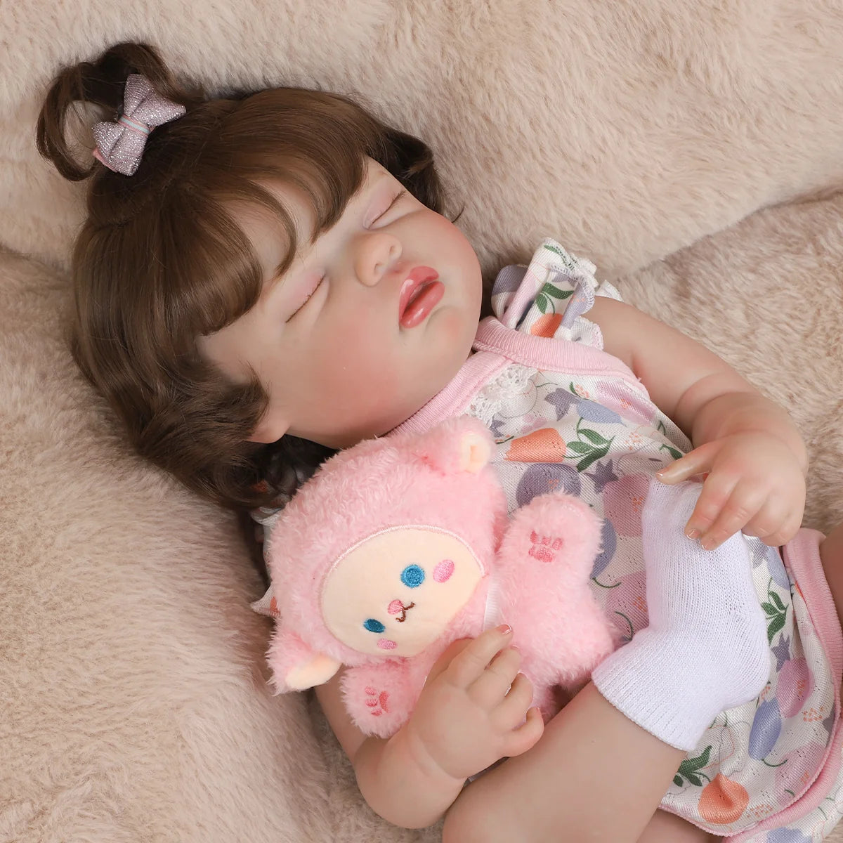 Boneca Bebê Reborn Silicone 48cm Menina Olho Fechado Rosa Pode dar Banho com Acessórios Brastoy