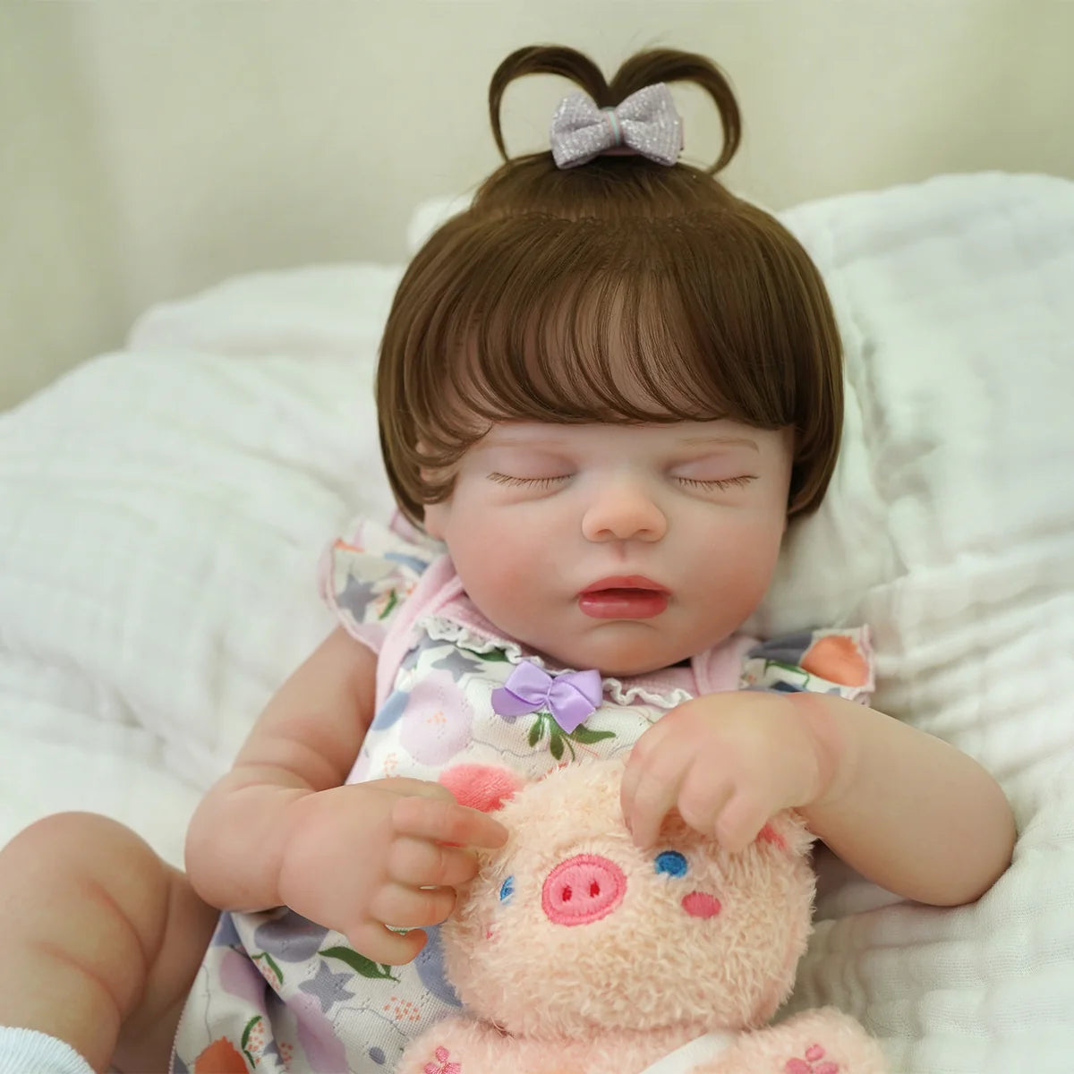 Boneca Bebê Reborn Silicone 48cm Menina Olho Fechado Rosa Pode dar Banho com Acessórios Brastoy