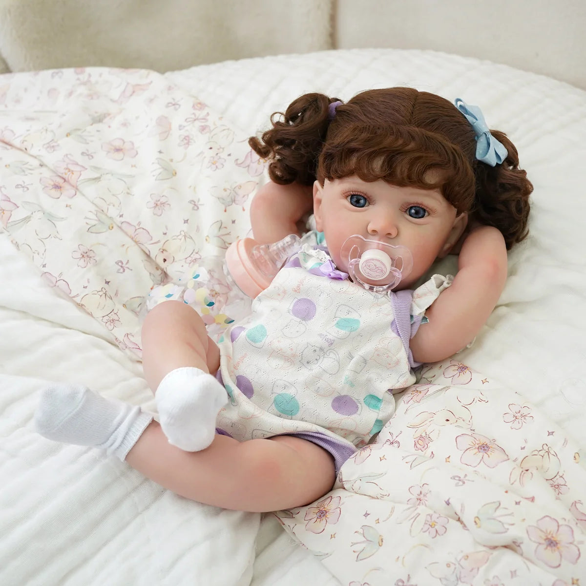 Boneca Bebê Reborn Silicone 48cm Menina Olho Azul com Acessórios Pode dar Banho Brastoy