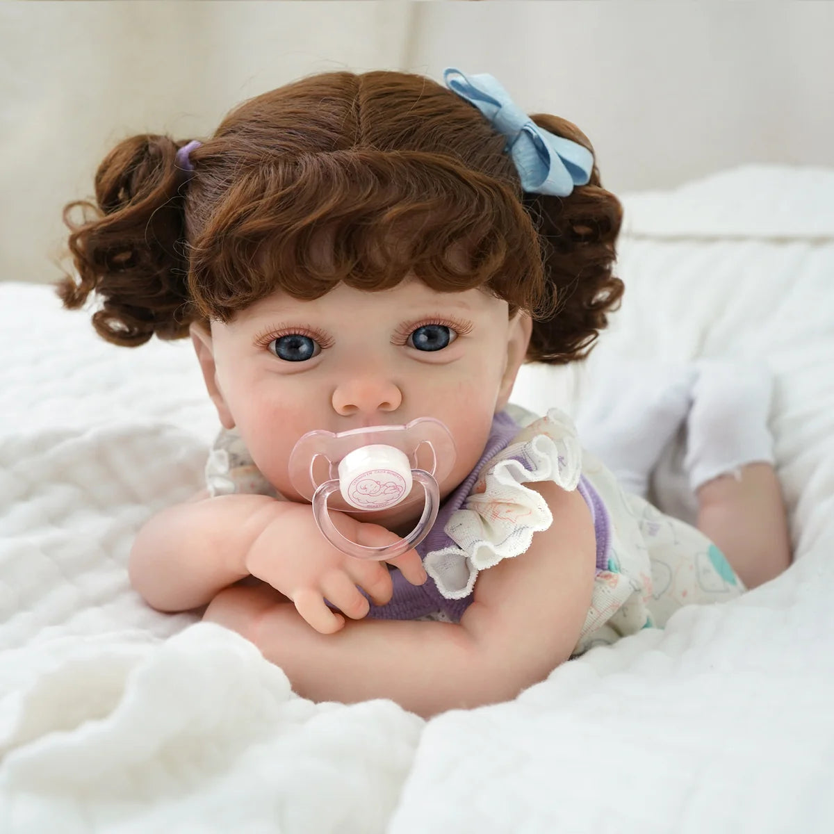 Boneca Bebê Reborn Silicone 48cm Menina Olho Azul com Acessórios Pode dar Banho Brastoy