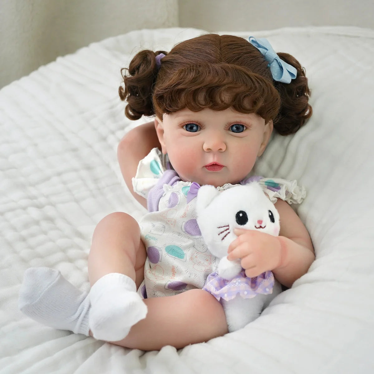 Boneca Bebê Reborn Silicone 48cm Menina Olho Azul com Acessórios Pode dar Banho Brastoy
