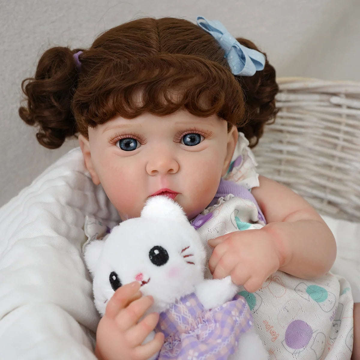 Boneca Bebê Reborn Silicone 48cm Menina Olho Azul com Acessórios Pode dar Banho Brastoy