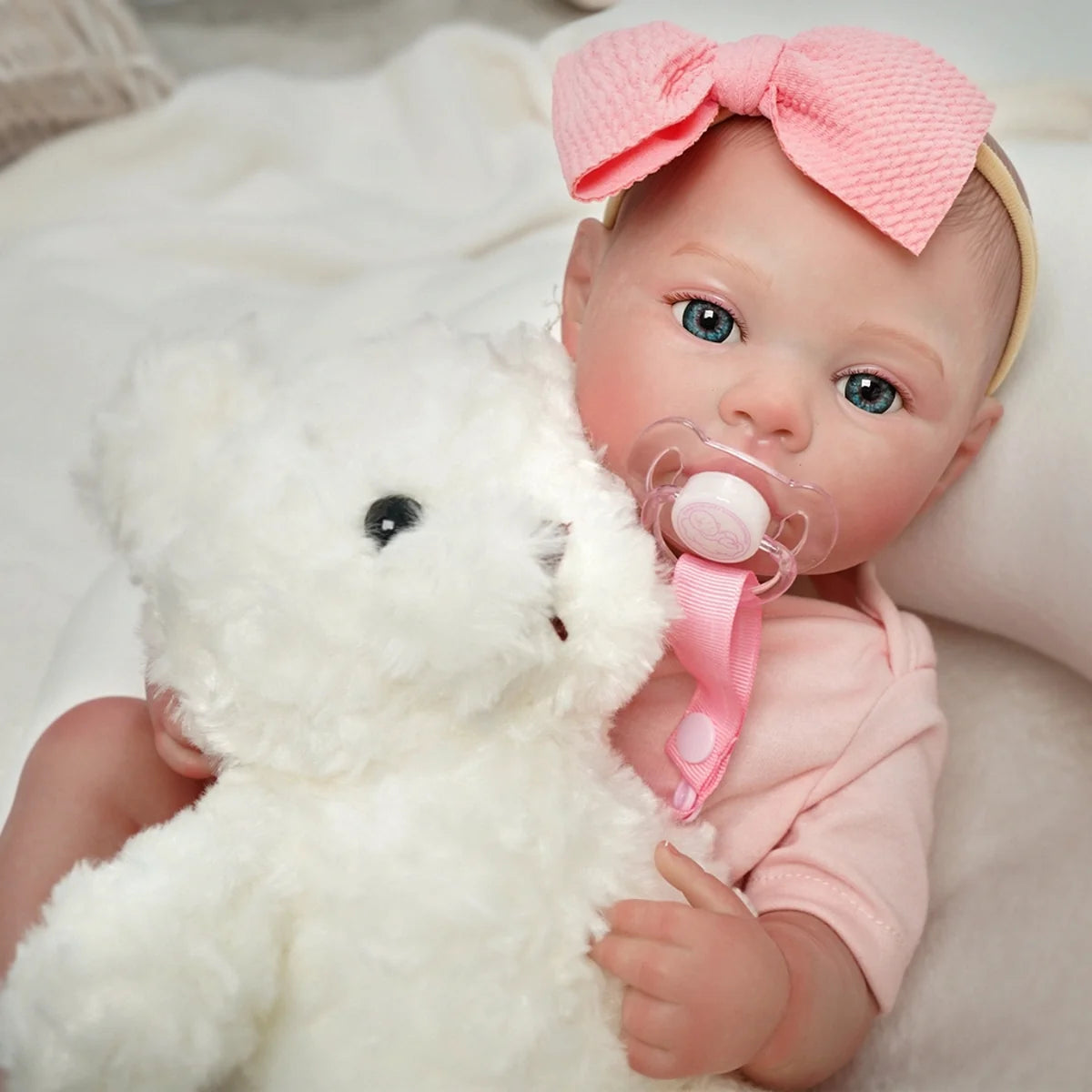 Boneca Bebê Reborn Realista Brastoy Silicone Kit Conjunto de Roupa Chupeta Mamadeira e Pelúcia Menina